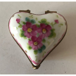 Limoges Heart-shaped decorative trinket hinged box -paint main - marque deposee